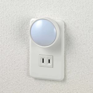 朝日電器 エルパ ELPA エルパ PM-LA101 W LEDスイッチ付ライト コンセント差込タイプ ELPA 朝日電器