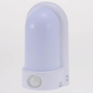 オーム電機 OHM オーム電機 OSC-10T LEDセンサーナイトライト 人感 白色LED 07-1040
